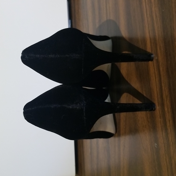Saks Fifth Avenue Scalloped Heels - Picture 4 of 9